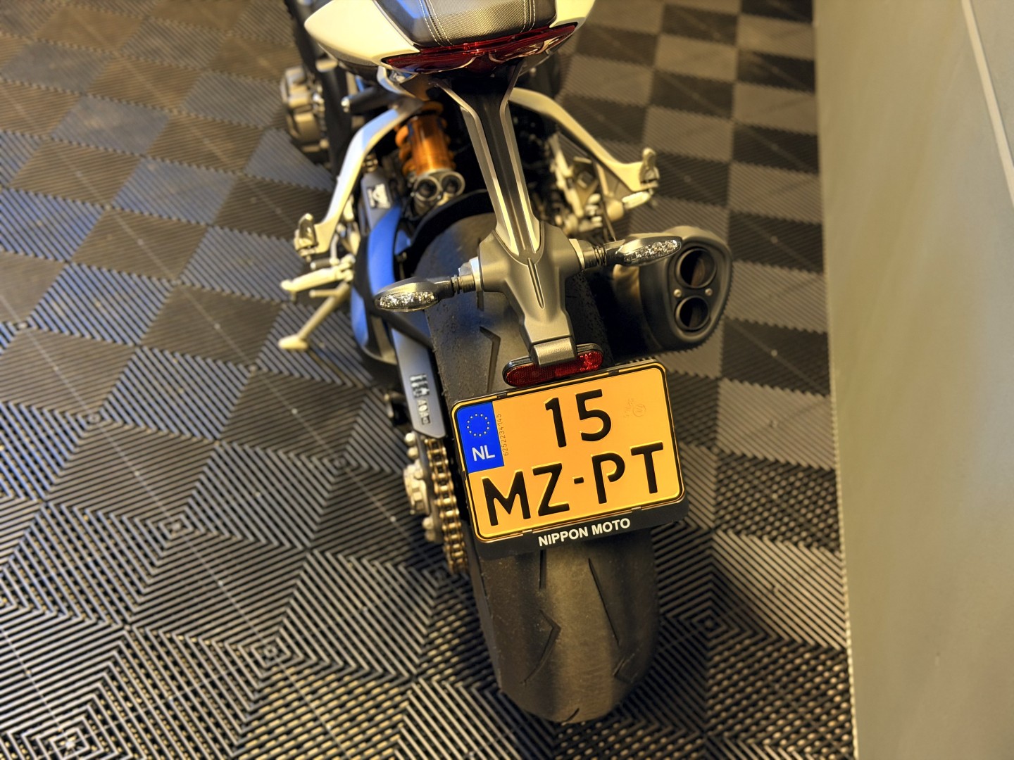 
								Triumph Speedtriple 1200 RR full									