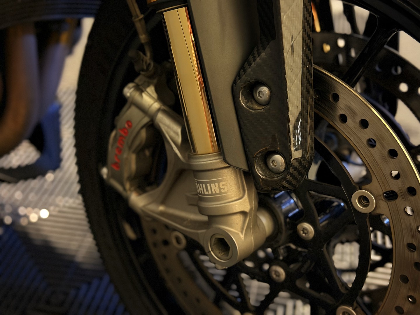 
								Triumph Speedtriple 1200 RR full									