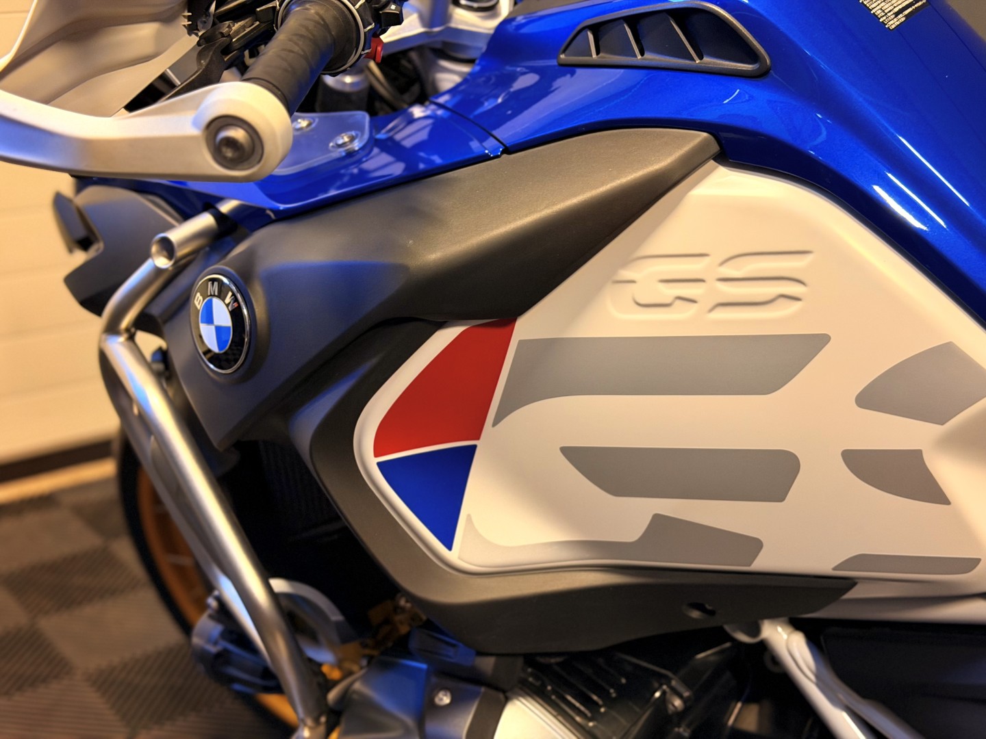 
								BMW R1250GS Adventure full									